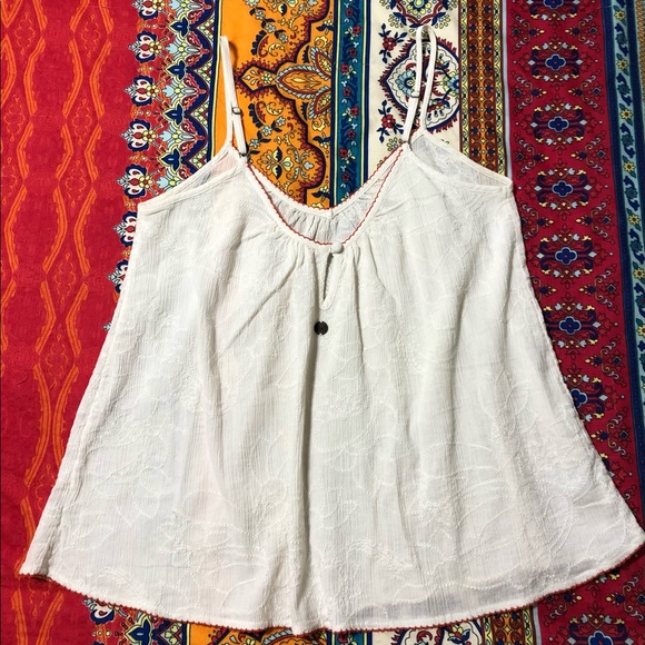 Billabong women’s adjustable strap shirt. EUC! Material is gauzy, see last pic! - Picture 2 of 5